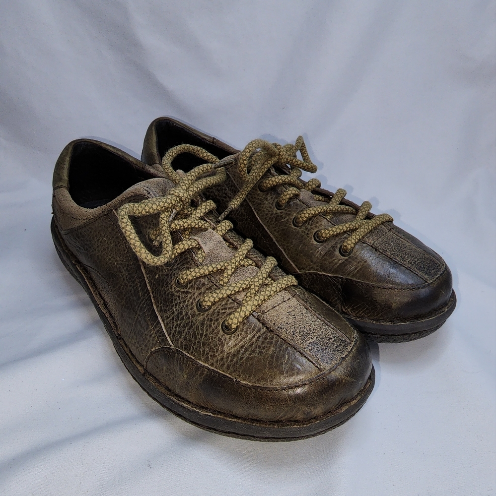 Born Torna Sage Green All Leather Low Top Lace Up Sneakers Women's Size 8.5/40